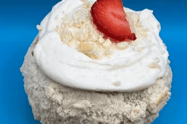 Strawberry Cheesecake Stuffed Chessman Caramel Apple
